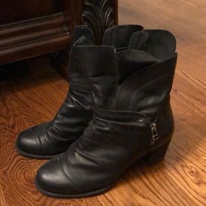 Elites black boots size 7 1/2